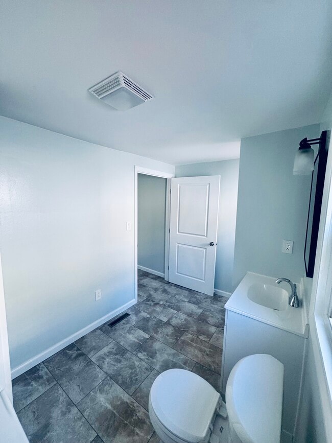 Photo - 514 E 9th St