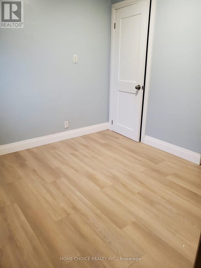 Photo - 27 Lambton Ave