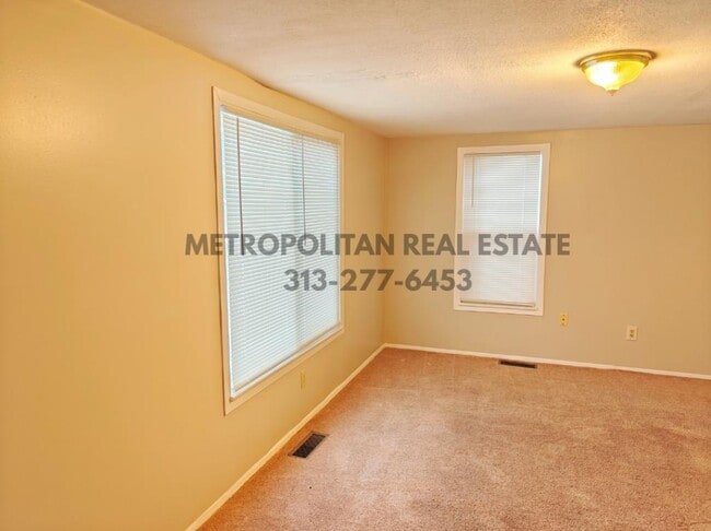 Photo - 34639 Brush St