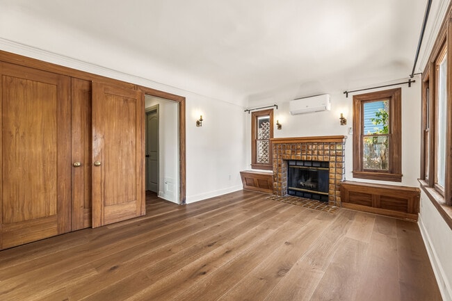 Photo - 741 Granada St