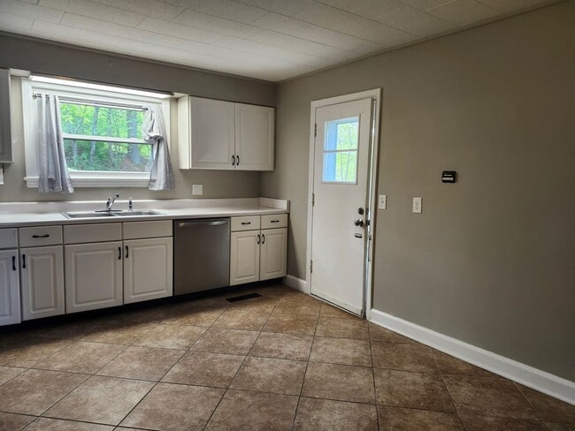 Photo - 3 bedroom 2 bath home in the desirable Belvoir Area in Chattanooga