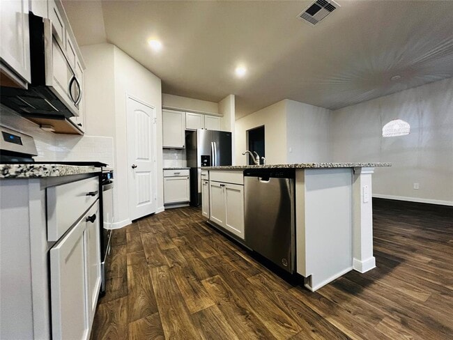 Photo - 315 Darwin Pl