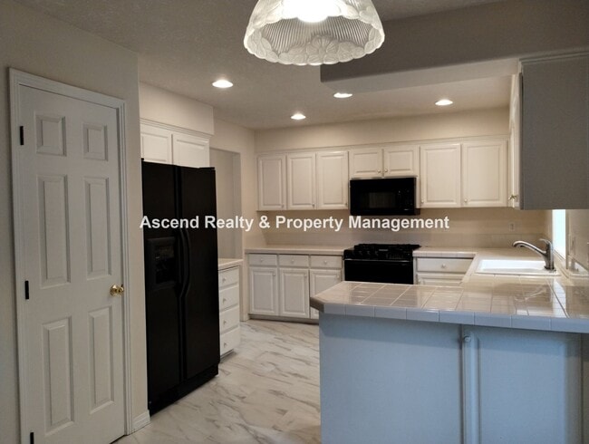 Photo - Garden Home 4 Bed & Office Quick Access to Beaverton/Dntn PDX, Rec Center, Washington Square