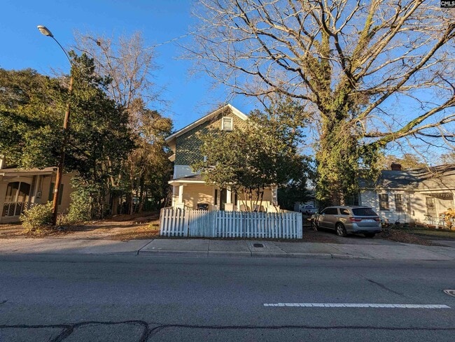 Building Photo - 3121 Rosewood Dr