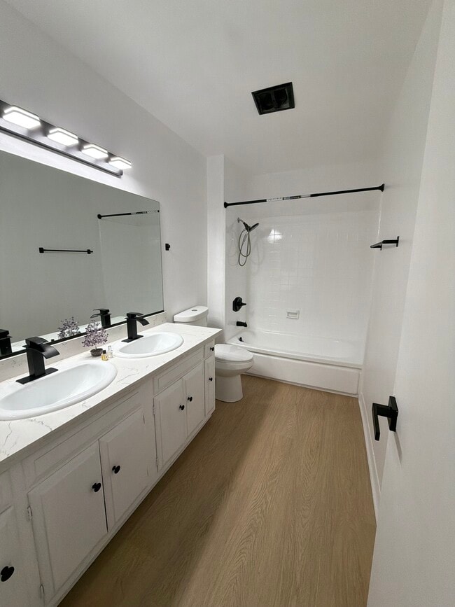 Photo - Regency Apartments