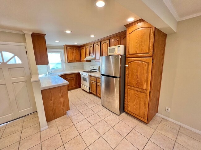 Photo - Peninsula Living just steps to the Beach - Garage included Unidad 5538 E Ocean Blvd