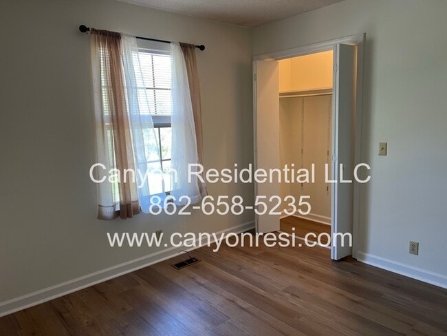 Photo - 2494 Shenandoah Dr