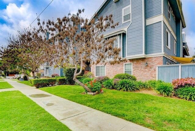 Building Photo - $2,990 - 2 Bed / 3 Bath Beautiful Condo in North Park Unit 24