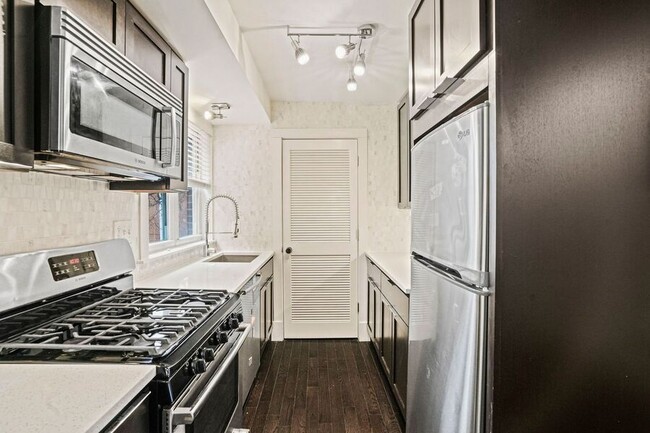 Captivating 2 Bedroom Unit in Capitol Hill... - Captivating 2 Bedroom Unit in Capitol Hill...