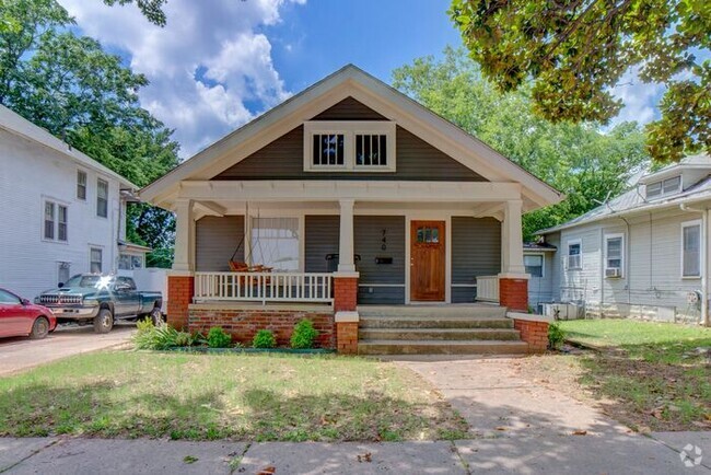 Building Photo - Remodeled Historic 3 Bedroom in The Heights! Rental