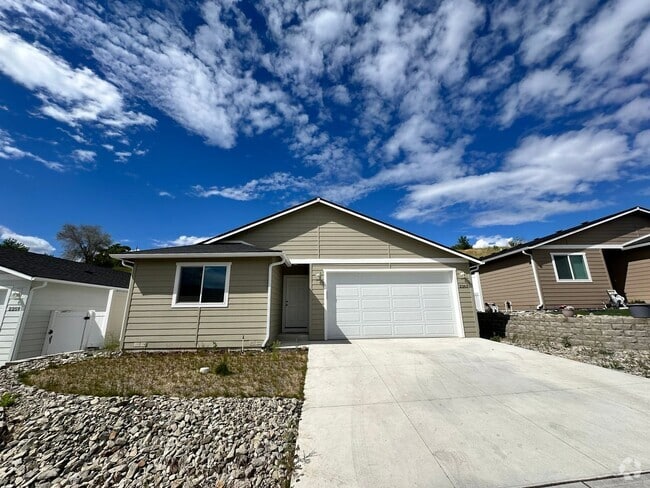 Building Photo - Amazing Brand New Home with 3 Bedrooms & 2...