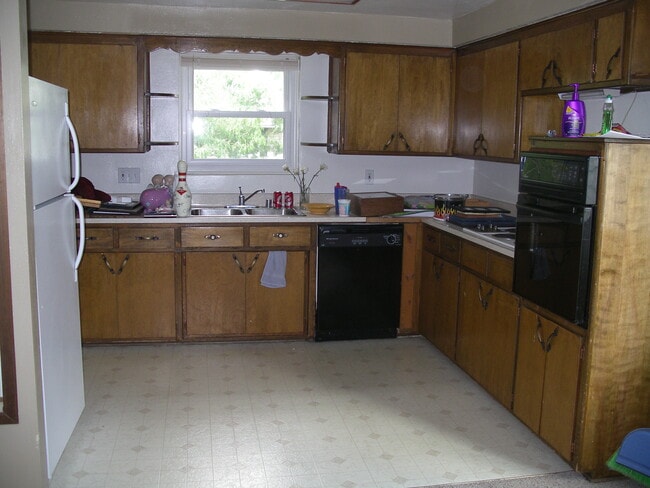 Photo - 5077 N 126th St Unit 3BR / 1 BA duplex - Pets OK