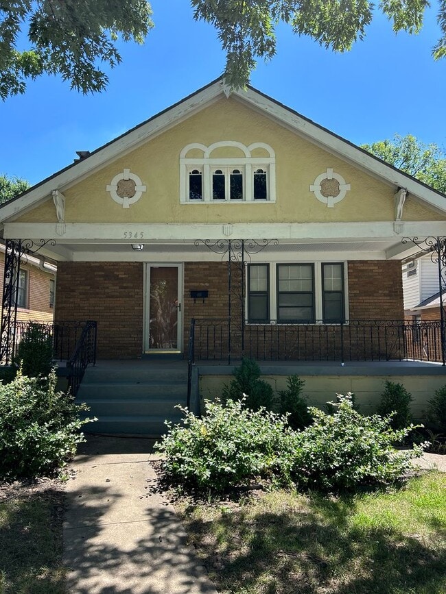 Charming 4-Bed Home with Fireplace & Hardw... - Charming 4-Bed Home with Fireplace & Hardw...