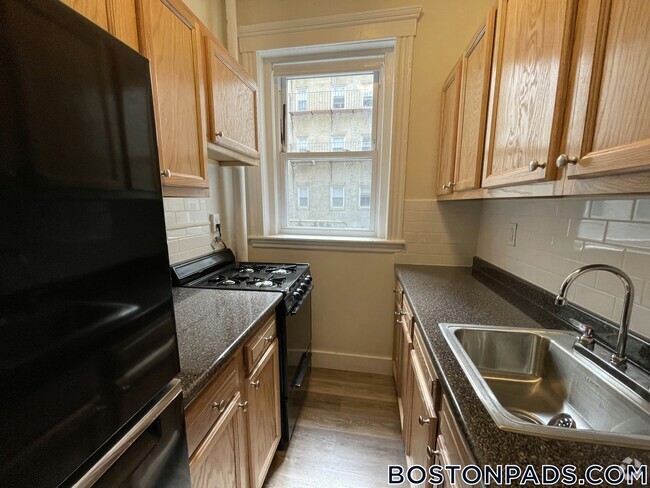 Building Photo - 1191 Boylston St Unit 6 Rental
