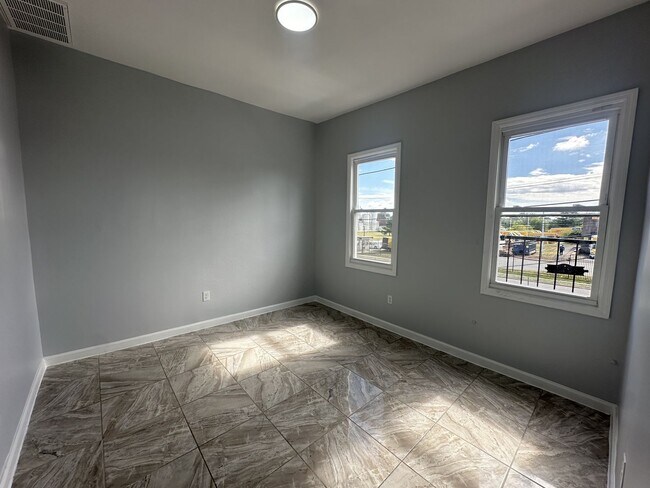 Photo - 208 5th St Unidad Apt 2F