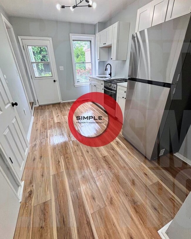 Photo - 834 Nicolls St