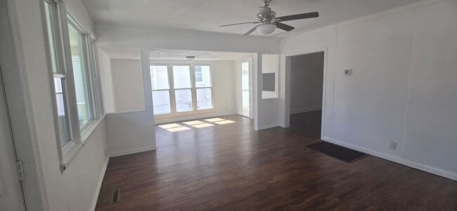 Photo - 4 Bedroom Home in the heart of Springfield