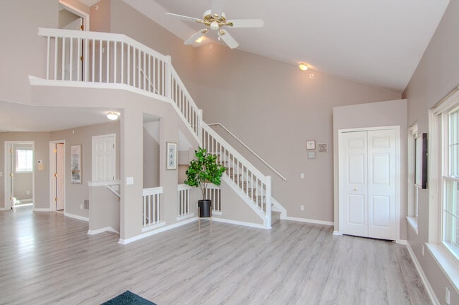 Photo - 1892 Lindsay Ln