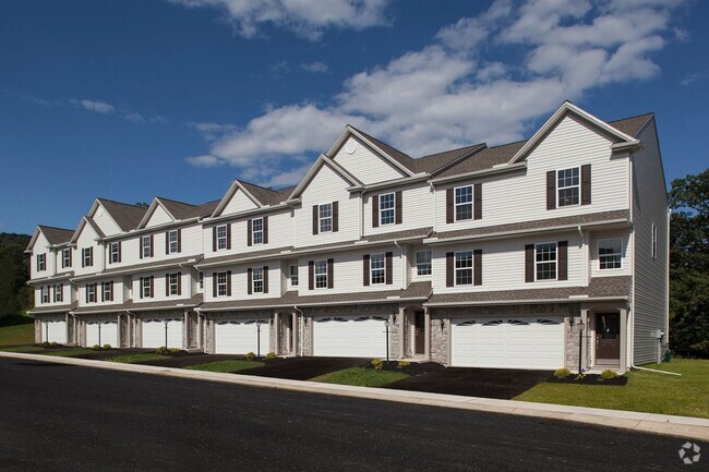 Building Photo - Luxury Townhome!