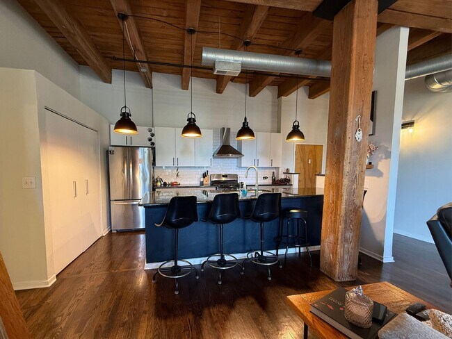 Photo - 2511 W Moffat St Unit 201