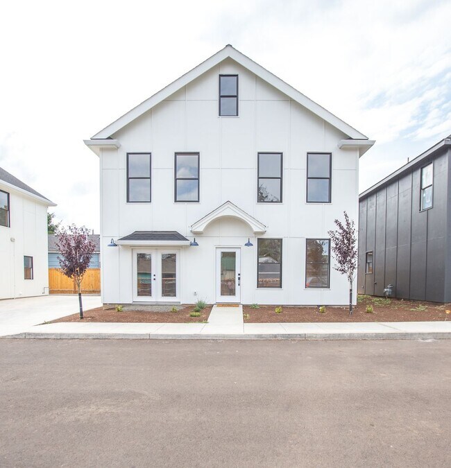 Photo - *** 3 Bedroom New Build In SE ! ONE MONTH ...