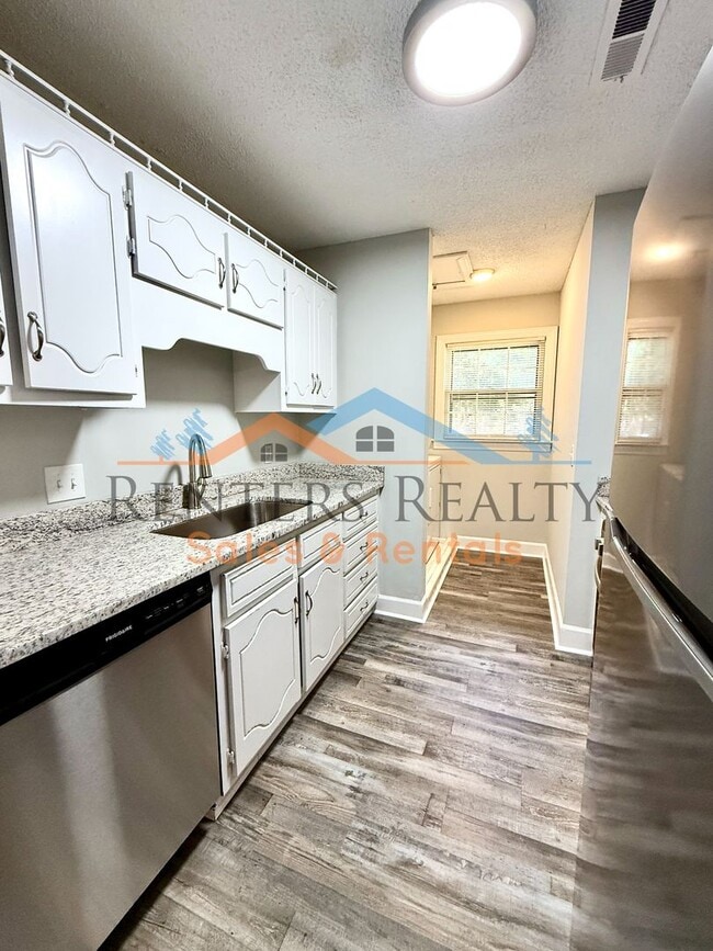 Photo - Beautifully Updated Condo Available Now! Unit E