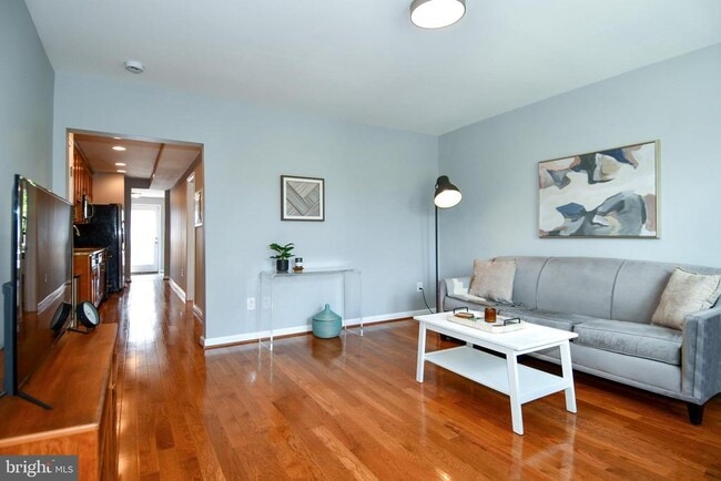 Building Photo - 1643 Montello Ave NE Unit 4