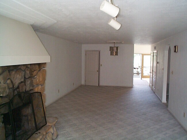 Photo - 129 W Sycamore St Unit 2