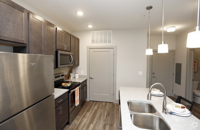 Kitchen/1BR, 1BA - 692 SF - River House