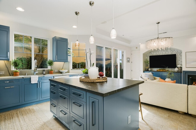 Photo - 409 N Cedros Ave