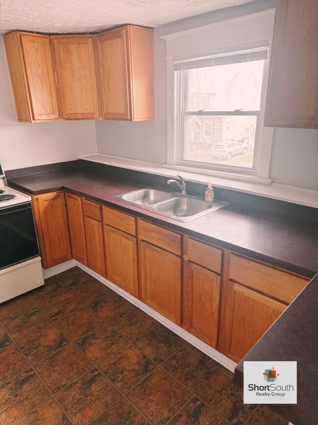 Photo - 200 Clifford St Unit B