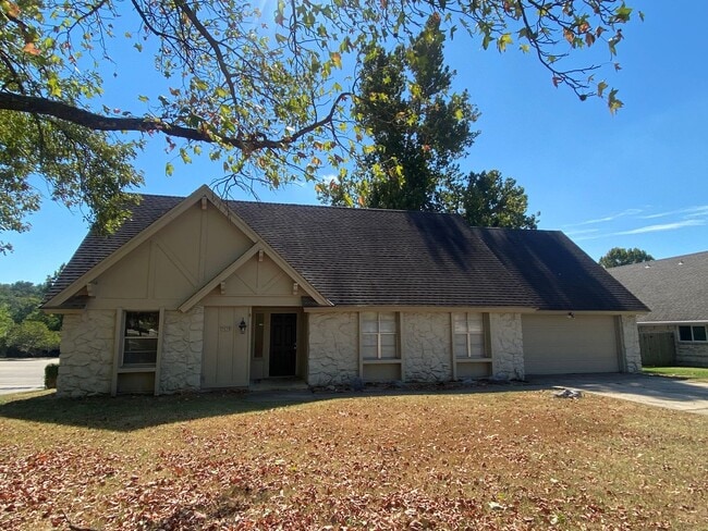 Building Photo - COMING SOON: Spacious 4 Bedroom in South Tulsa