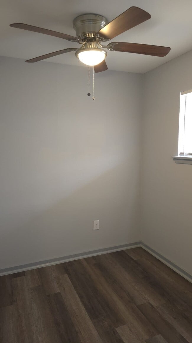 Building Photo - 10209 Wiggins St Unit 7 Rental