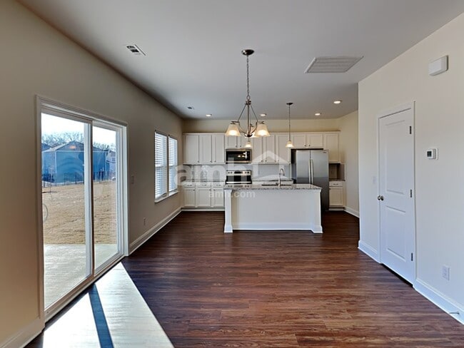 Photo - 1323 Lomond Dr