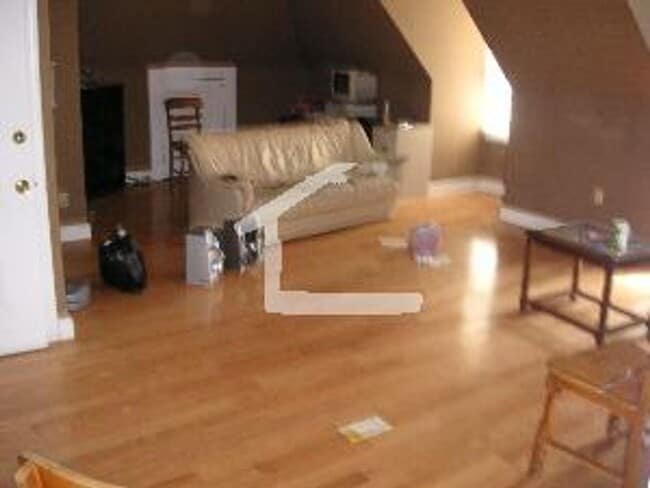 Photo - amazing 6 Bed 2.5 Bath available 3/1