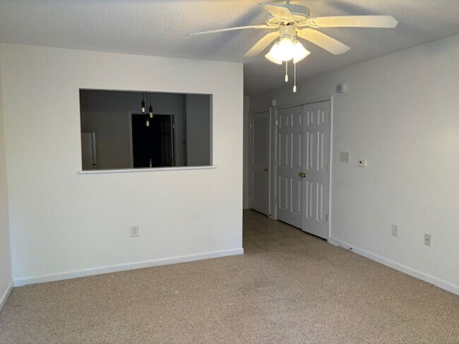 Photo - Desirable 1 Bed/1 Bath Condo in Very Conve...