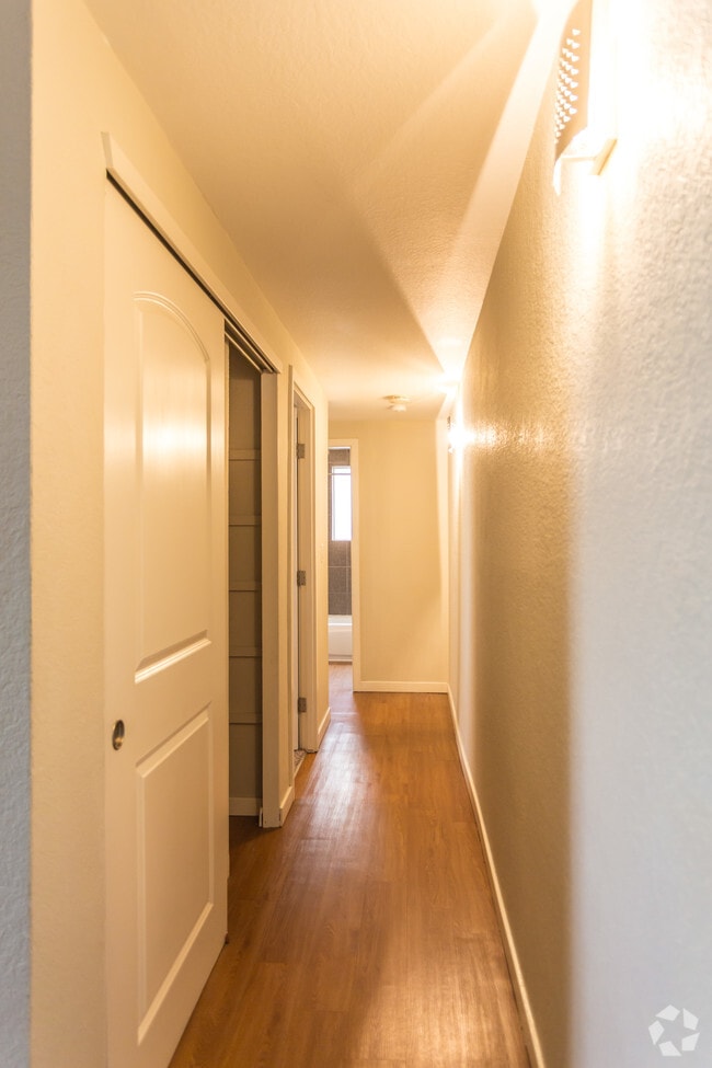 2BR, 1BA - B1