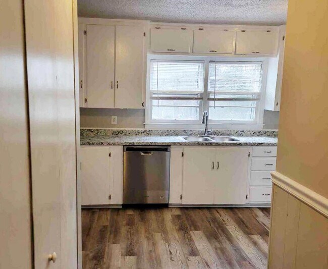Photo - 5405 Hilltop Cir