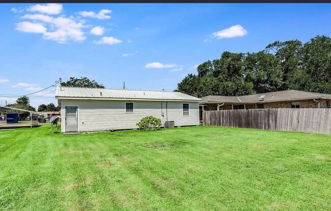 Photo - 907 Elizabeth St