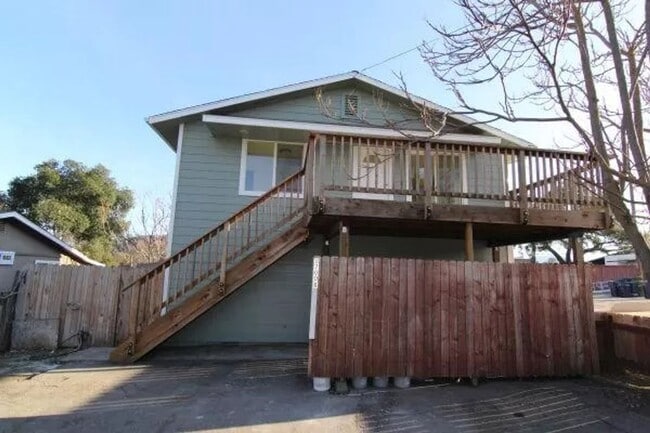 Photo - R8700A Unit B