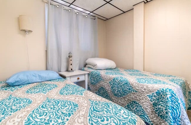 1006 Newton St