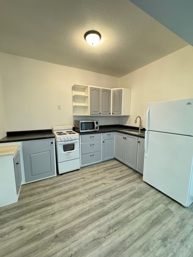Photo - Remodeled 2-Bedroom Upper Apartment in Mil...