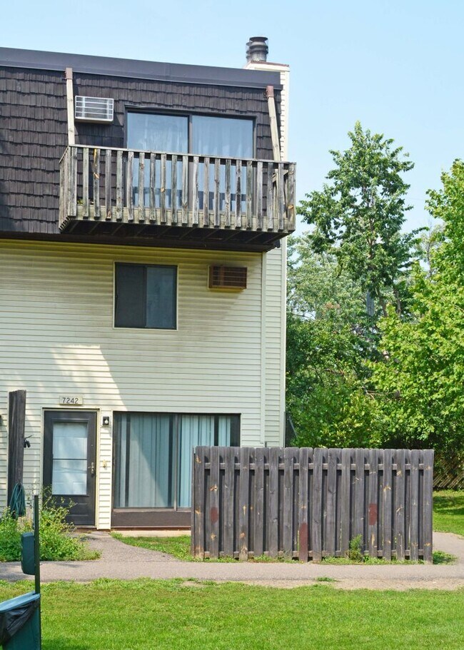 Photo - Spacious 2 Bed/1 Bath Condo in Brooklyn Pa...