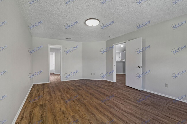 Photo - 809 Baxter Dr