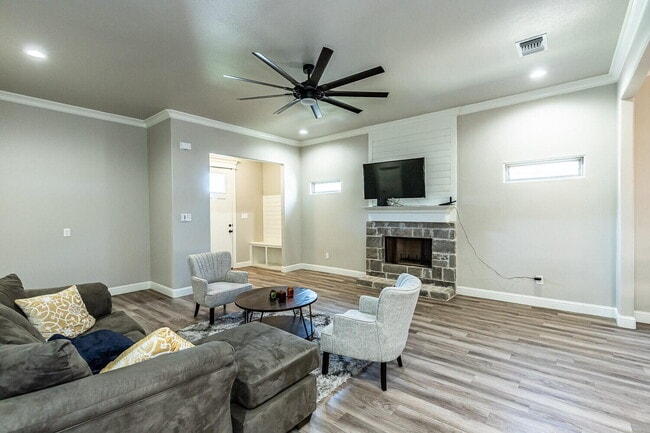 Photo - 912 N Fulton Ave