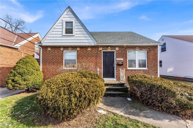 Building Photo - 1951 Warrensville Center Rd Rental