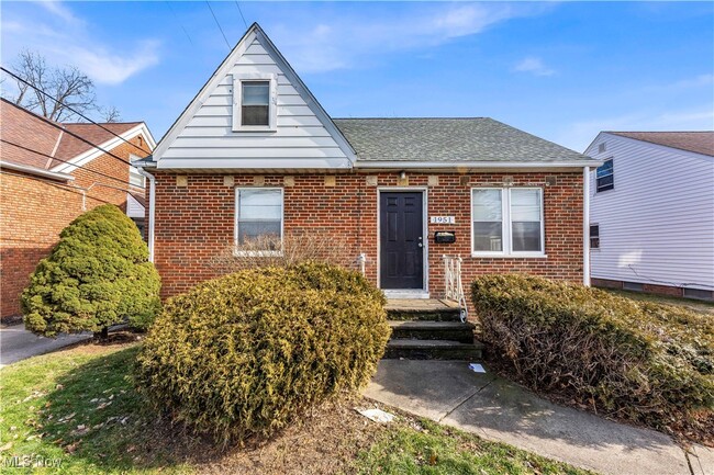 Photo - 1951 Warrensville Center Rd House