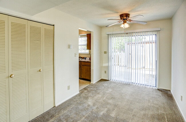 Townhome Dining Room at Williamsburg on the Lake