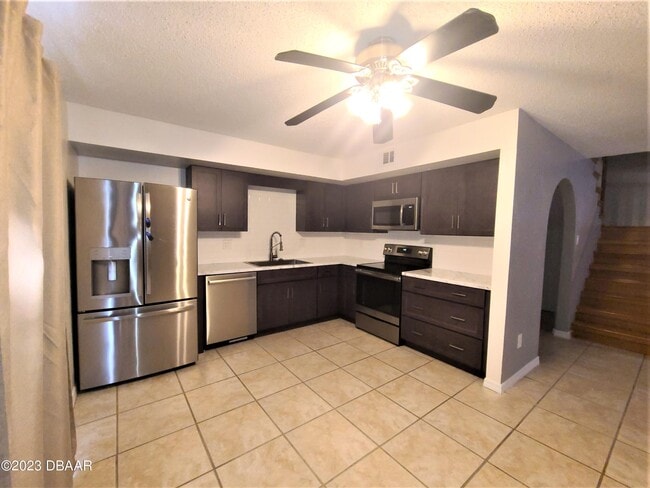 Photo - 2044 Oak Meadow Cir