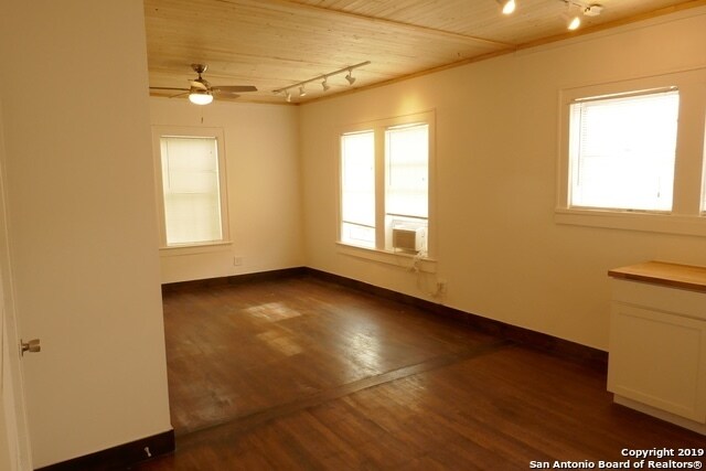 Photo - 2/1 open concept great location central SA Unidad 4